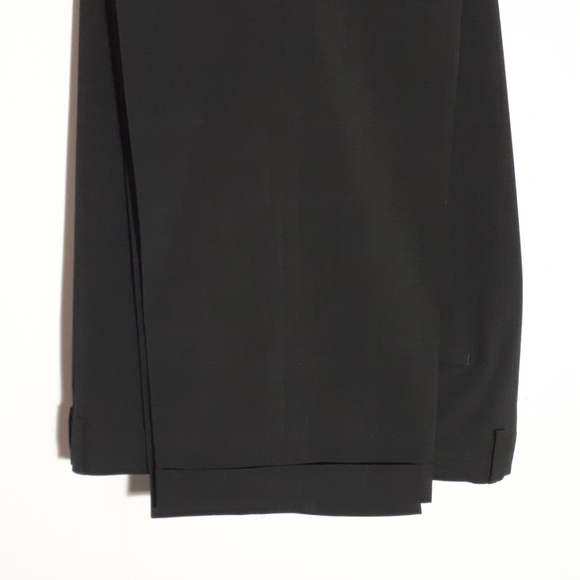 Hugo Boss, 2 piece suit. 44R jacket/36R pants - Picture 6 of 7